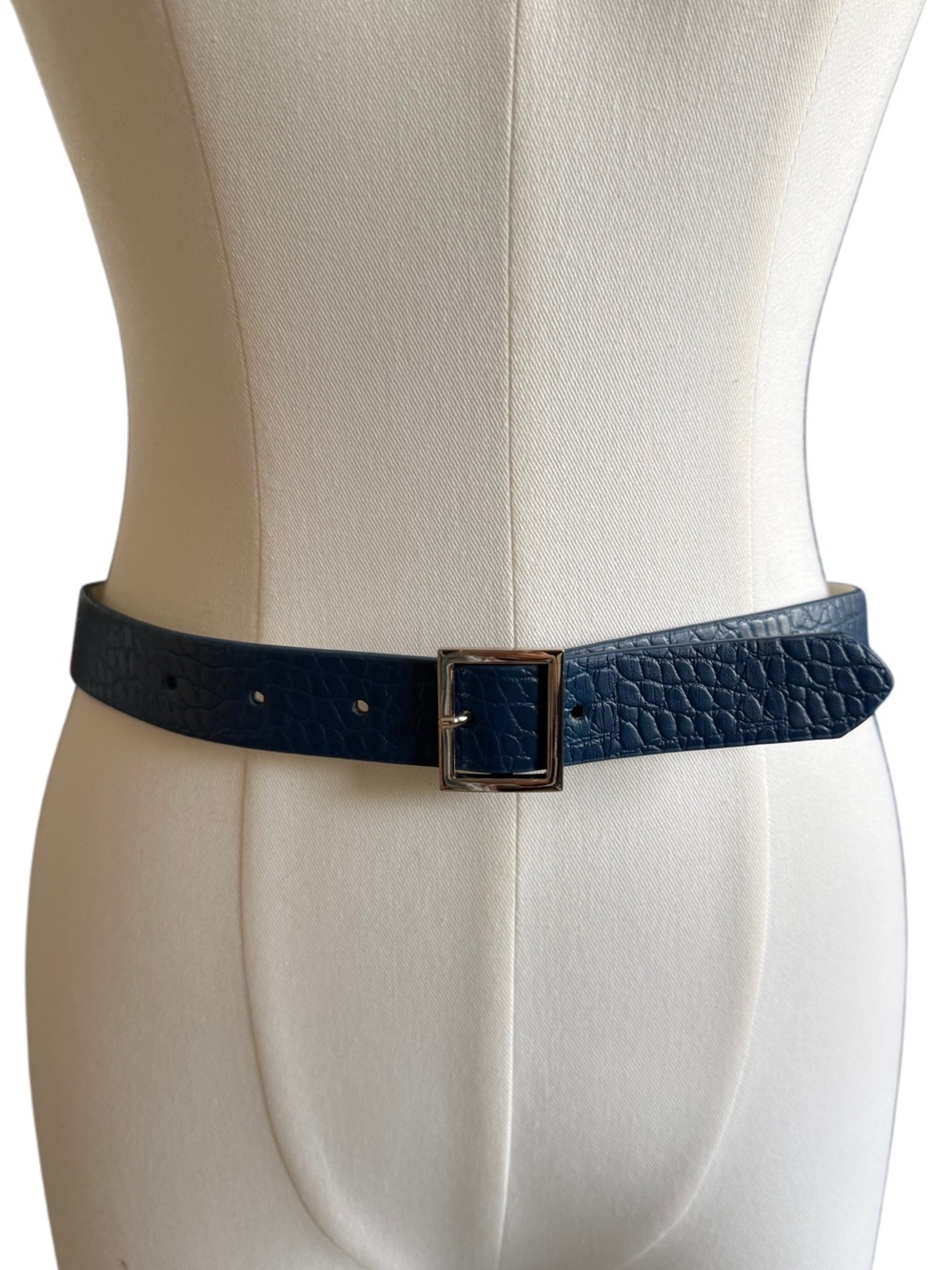 White House Black Market CrocodileTextured Teal Stretchy Belt Size Small Office